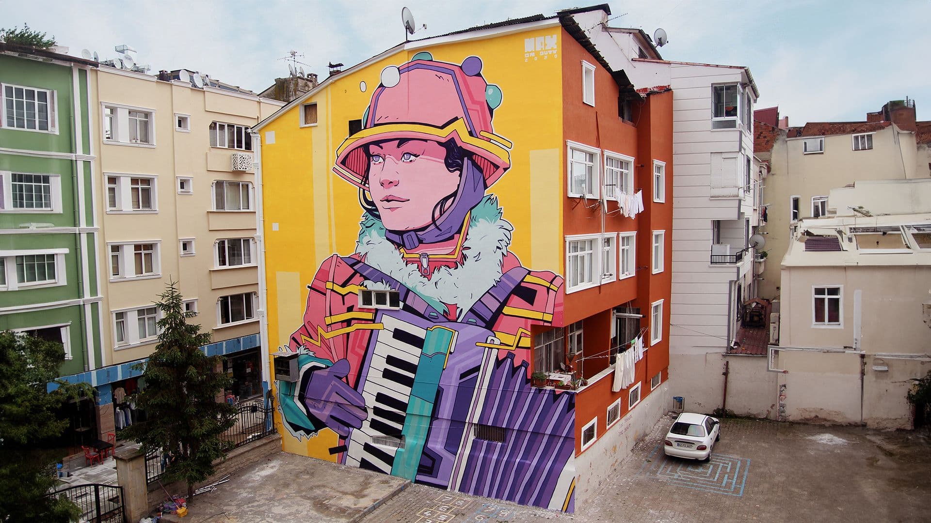 In the city of Ordu, it was once a tradition for young girls to play the accordion during local celebrations. As time passed, this custom gradually faded away. This mural was designed in memory of those days, as a tribute to the traditions and stories that once filled the streets with music.